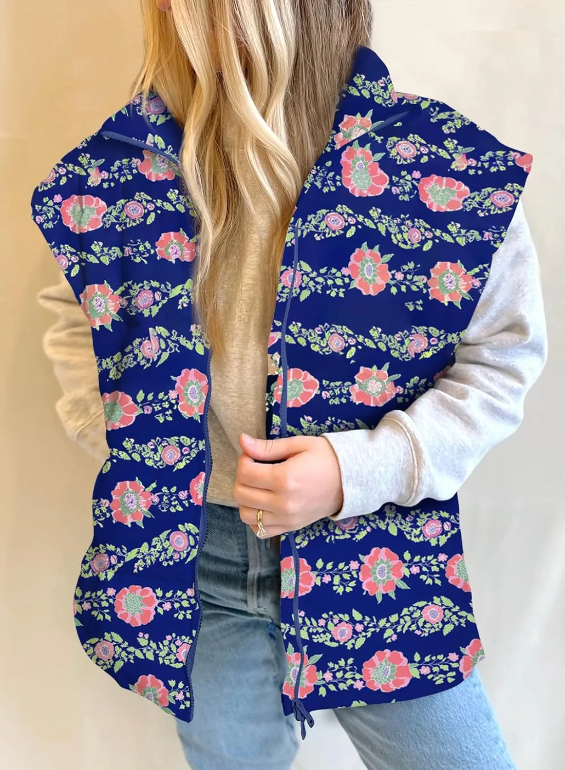 EVALESS Oversized Puffer Vest Women Lightweight Sleeveless Puffer Jacket Winter Warm Zip Up Stand Collar Vests Outerwear