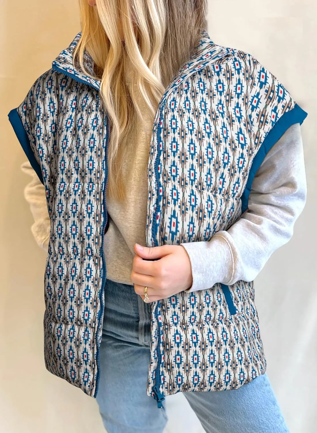 EVALESS Oversized Puffer Vest Women Lightweight Sleeveless Puffer Jacket Winter Warm Zip Up Stand Collar Vests Outerwear