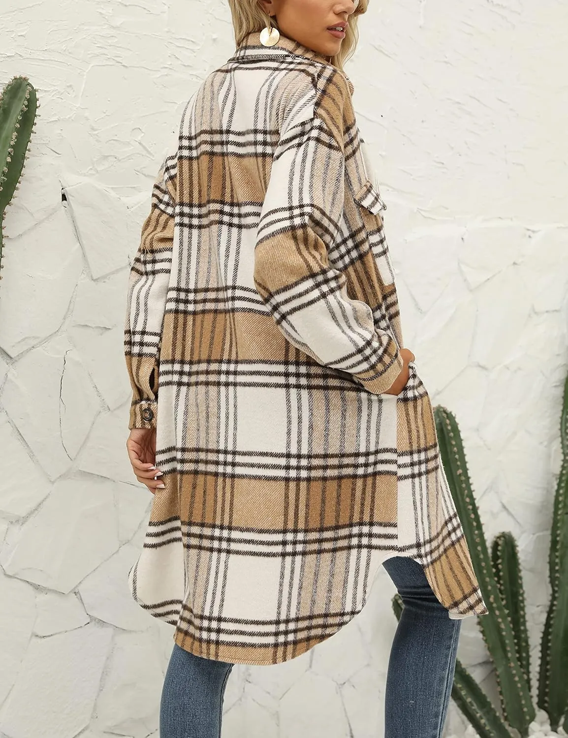 SeekMe Women's Oversized Flannel Plaid Shacket Jacket Flap Pocket Lapel Button Down Long Shirt Jackets
