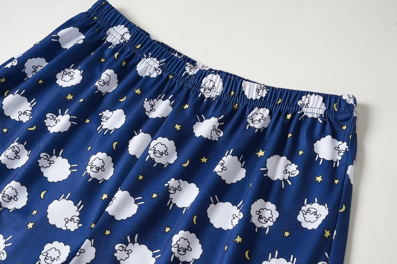 YIJIU Women Soft Comfy Pajamas Cute Cat Short Sleeve Capri Pants PJS Set